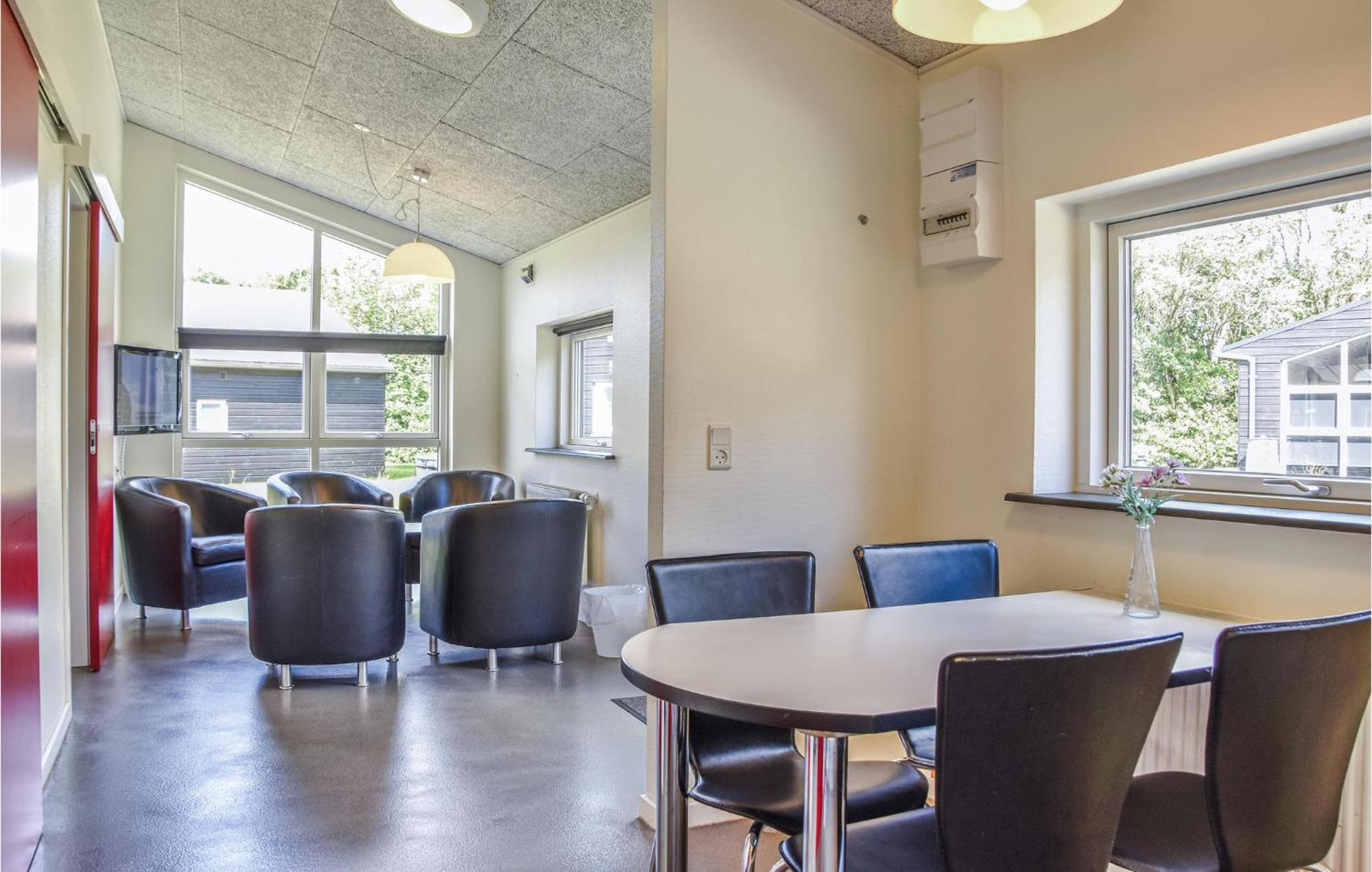 Awesome Home In Spjald With Wifi 외부 사진