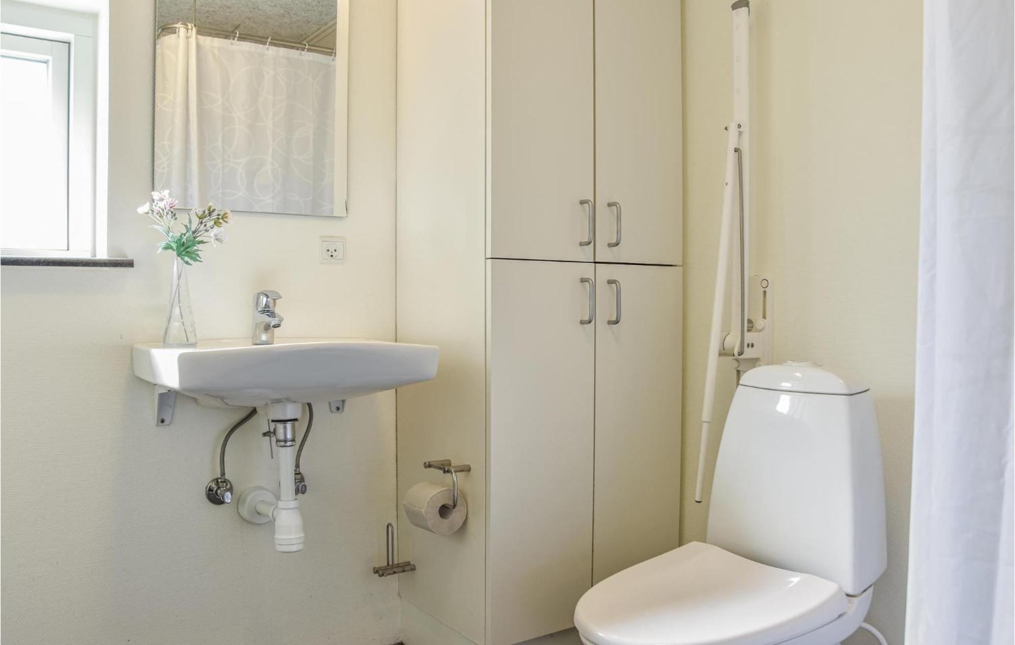 Awesome Home In Spjald With Wifi 외부 사진