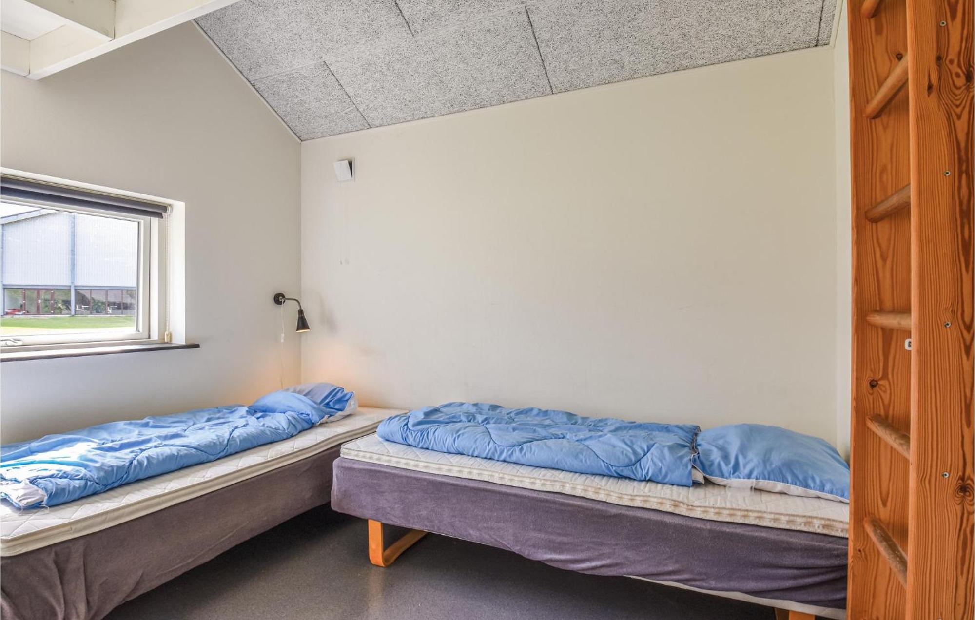 Awesome Home In Spjald With Wifi 외부 사진