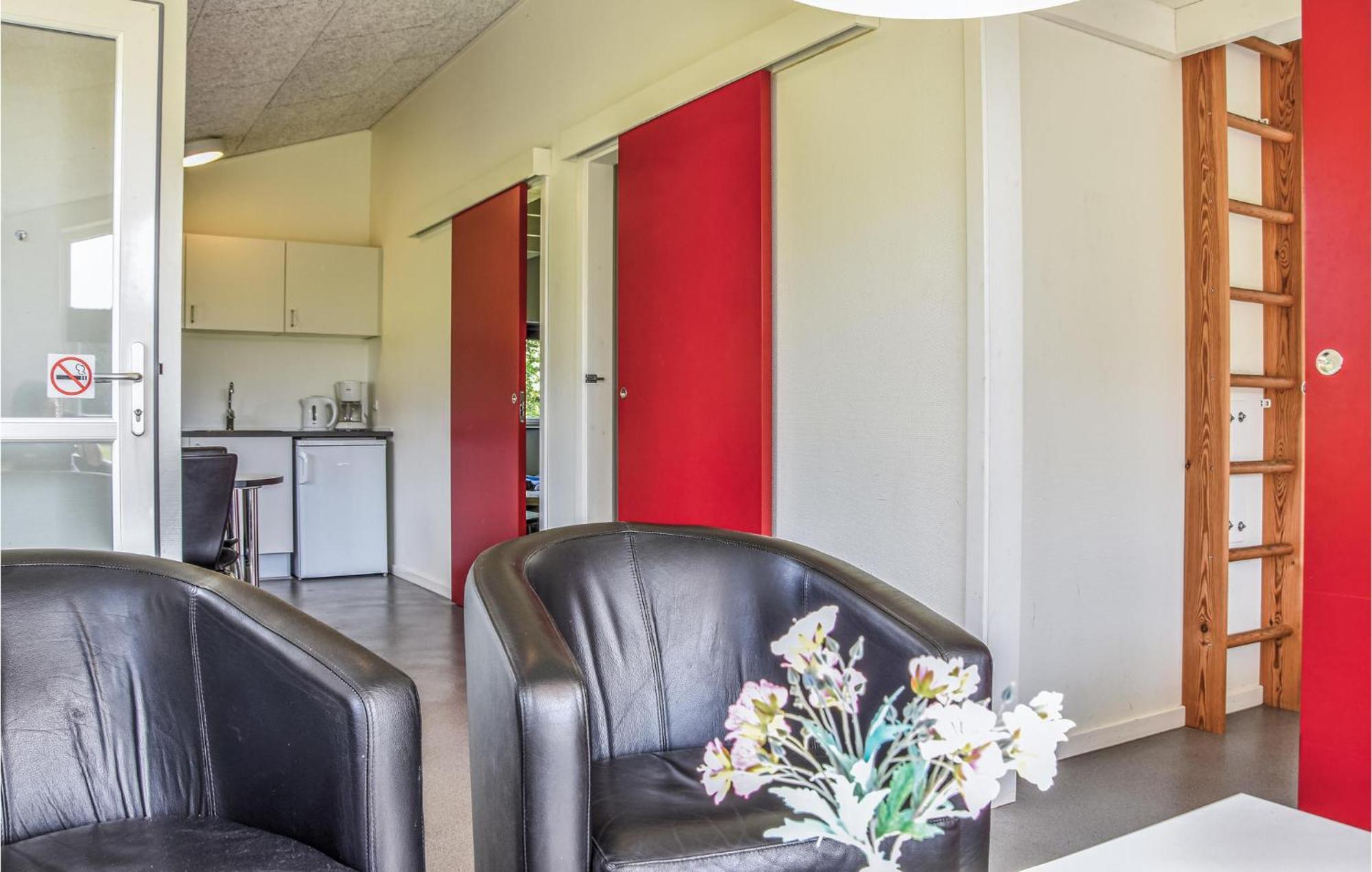 Awesome Home In Spjald With Wifi 외부 사진